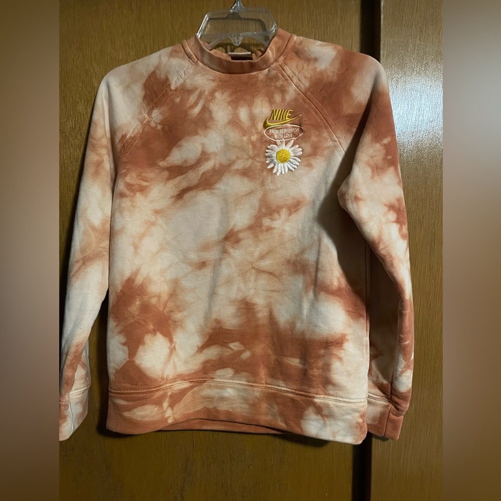 Nike girls set.  large sweat shirt/orange tie dyed.  Med shorts